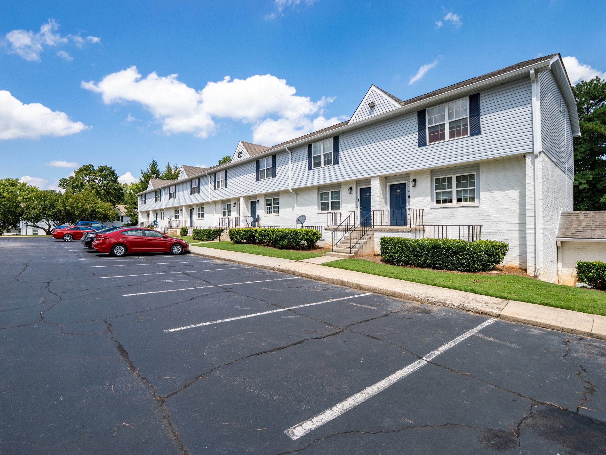 Dunwoody Glen Apartments, 6750 Peachtree Industrial Boulevard, Atlanta